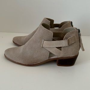 Dolce Vita ankle bootie shoe size 7.5